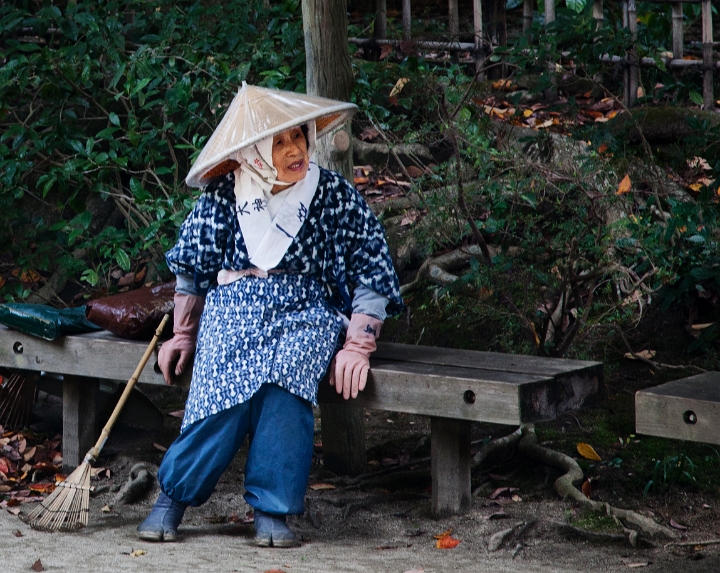 Shisen-do Temple Cleaning Woman 11-2836.jpg